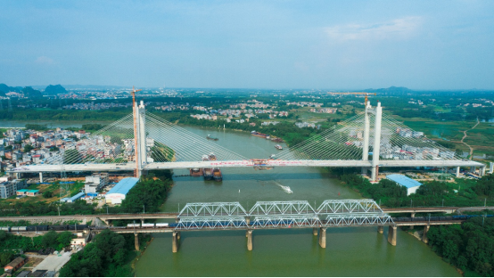山西炒股配资开户 广西贵港市苏湾大桥主跨合龙