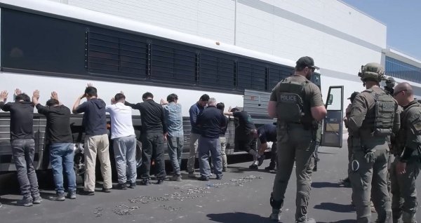 股票配资平台排行 超300名韩国人在美被抓，两国各执一词，一文梳理韩美“罗生门”